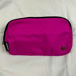 Lululemon everywhere belt bag